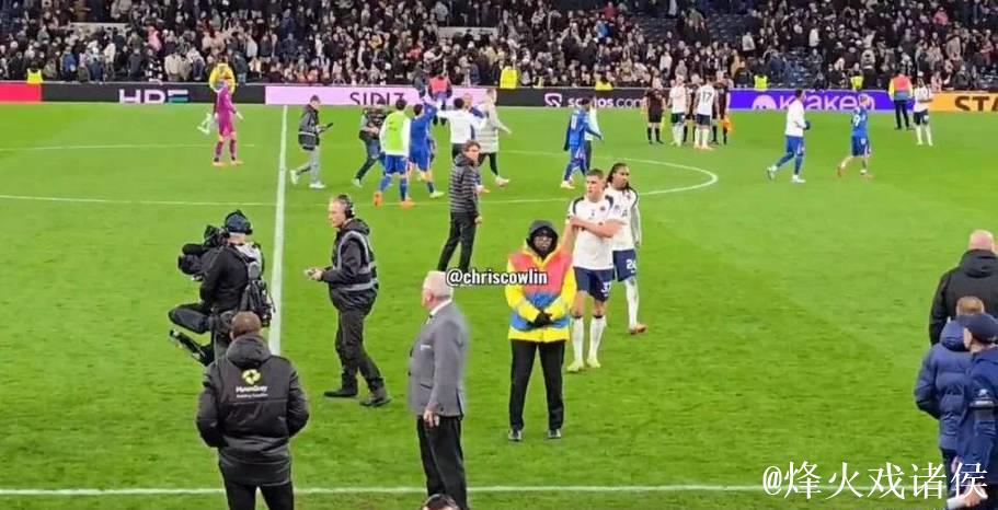 热刺内乱升级!斯彭斯替换下场怒批弗兰克,二度决裂 热刺内乱升级!斯彭斯替换下场怒批弗兰克,二度决裂